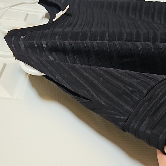 EUC Michael Michael Kors Mesh Striped Short Sleeve Cold Shoulder Tee on Black,SM - Picture 5 of 7